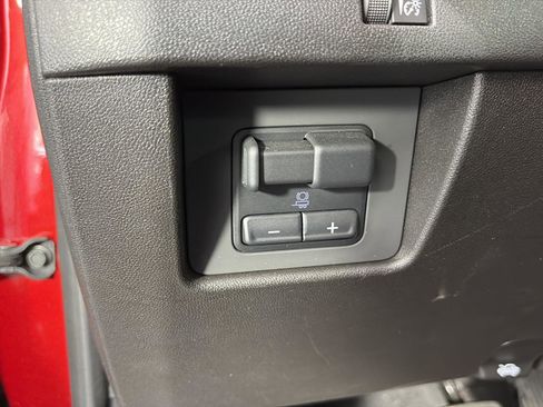 Used 2026 Chevrolet Colorado ZR2 w/ Technology Package AWD/4WD image 31