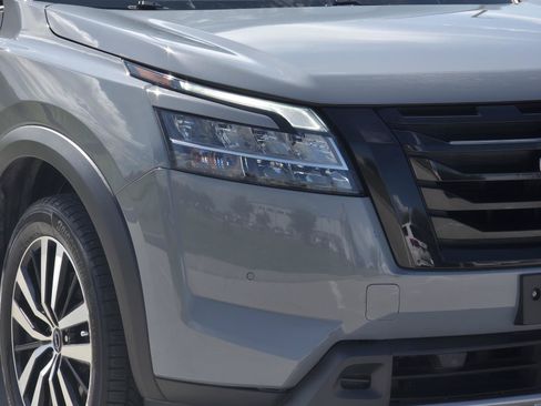 Used 2023 Nissan Pathfinder Platinum FWD image 7