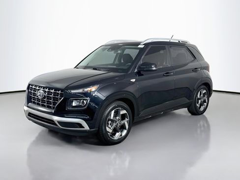 Used 2023 Hyundai Venue SEL FWD image 4