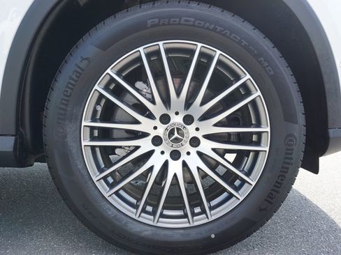 Certified 2025 Mercedes-Benz GLC 300 4MATIC image 17