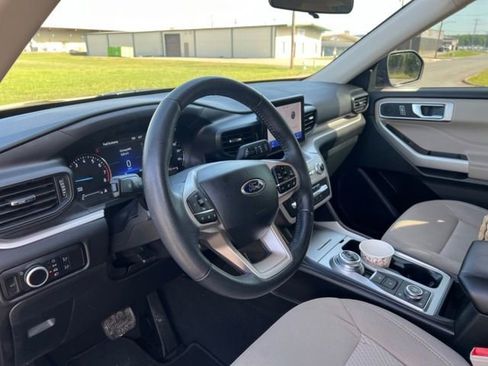 Used 2023 Ford Explorer XLT image 6