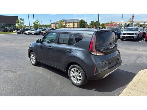 Used 2025 Kia Soul LX w/ LX Technology Package FWD image 4