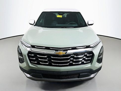 Used 2025 Chevrolet Equinox LT AWD/4WD image 2