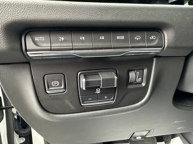 Used 2025 Cadillac Escalade Sport w/ Touring Package AWD/4WD image 34