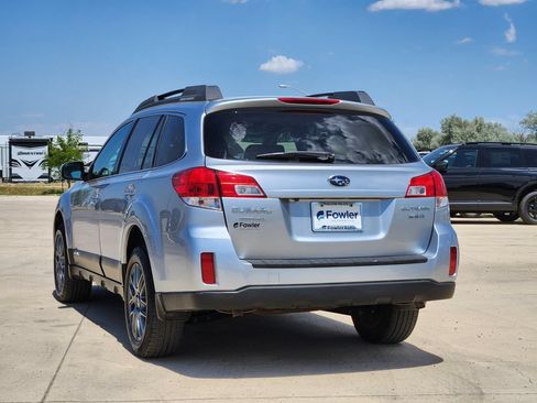 Used 2012 Subaru Outback 3.6R Limited w/ Moonroof Pkg AWD/4WD image 3