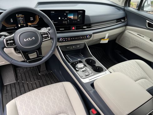 New 2026 Kia Carnival EX FWD image 8