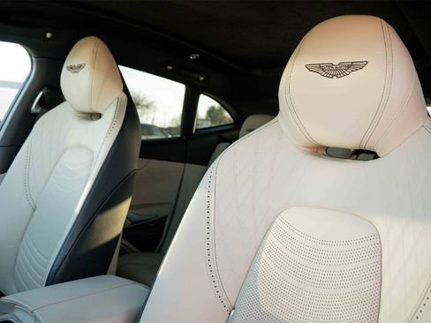 Used 2022 Aston Martin DBX image 16