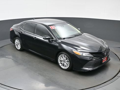 Used 2020 Toyota Camry XLE image 29