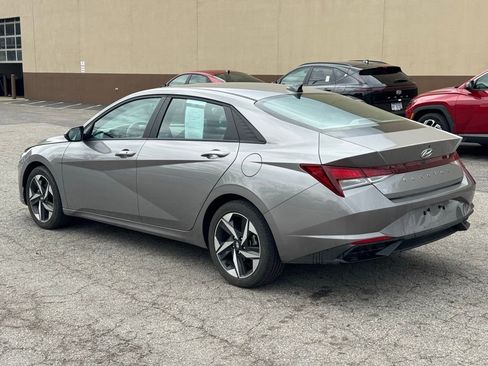 Used 2023 Hyundai Elantra SEL w/ Convenience Package image 4