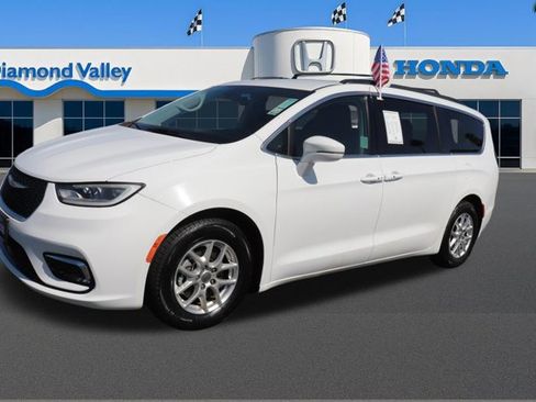 Used 2022 Chrysler Pacifica Touring-L image 3