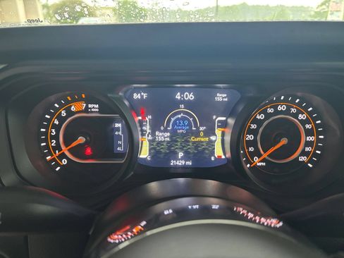 Used 2025 Jeep Wrangler Unlimited Sahara AWD/4WD image 40