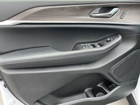 New 2025 Jeep Grand Cherokee L Limited w/ Black Appearance Package image 25