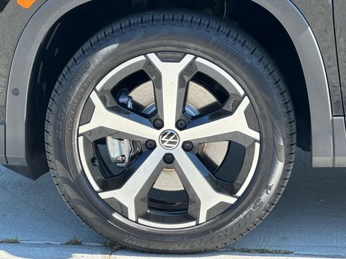 New 2025 Volkswagen Tiguan SE image 25