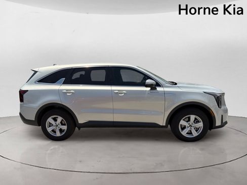 New 2026 Kia Sorento LX FWD image 3