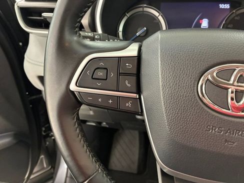 Used 2022 Toyota Highlander XLE AWD/4WD image 23