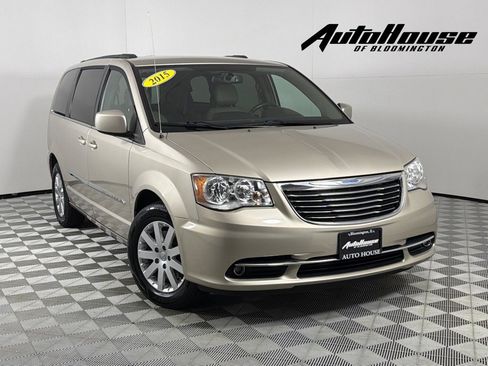 Used 2015 Chrysler Town & Country Touring FWD image 1