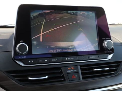 Used 2025 Nissan Altima 2.5 SV FWD image 29