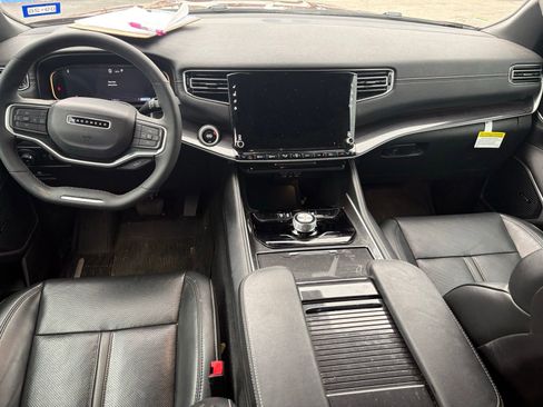 Used 2024 Jeep Wagoneer 2WD image 11