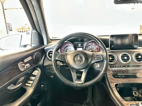 Used 2018 Mercedes-Benz GLC 300 4MATIC image 16