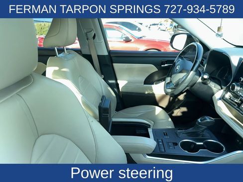 Used 2021 Toyota Highlander XLE image 6