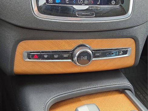 Used 2023 Volvo XC90 B6 Plus w/ Protection Package Premier image 31