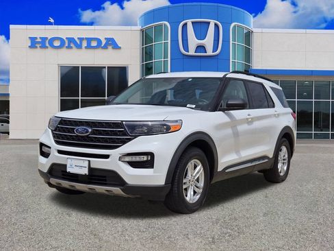 Used 2023 Ford Explorer XLT w/ Equipment Group 202A RWD image 7