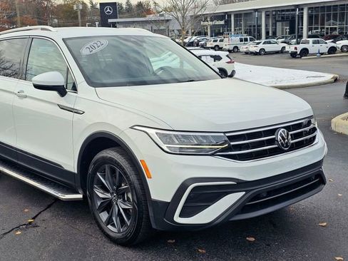 Used 2022 Volkswagen Tiguan SE image 2