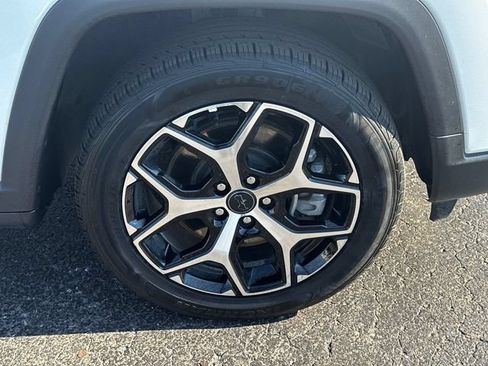 Certified 2025 Jeep Compass Limited AWD/4WD image 9