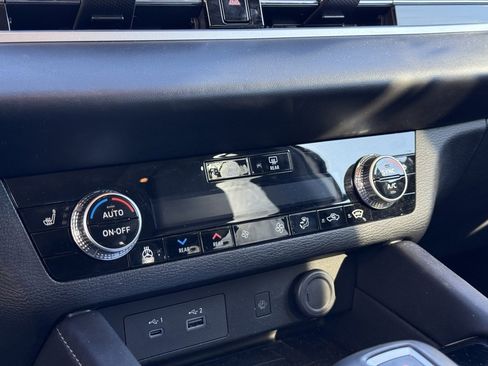 Used 2025 Mitsubishi Outlander SEL image 19