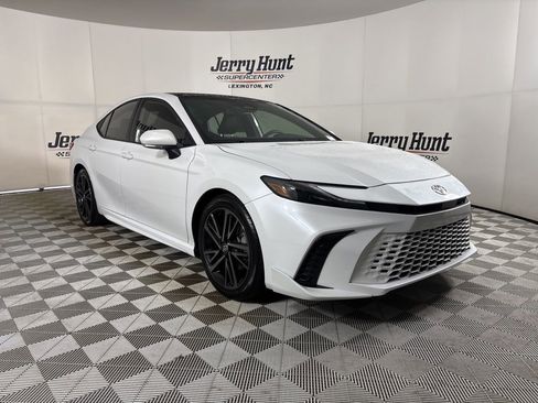 Used 2025 Toyota Camry XSE image 3