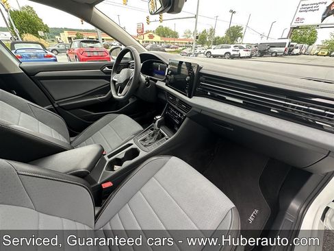 Used 2026 Volkswagen Jetta SE FWD image 12