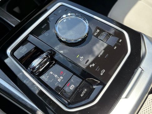 Used 2025 BMW i7 xDrive60 w/ Premium Package image 11