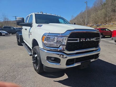 Used 2024 RAM 3500 Tradesman w/ Chrome Appearance Group AWD/4WD image 2