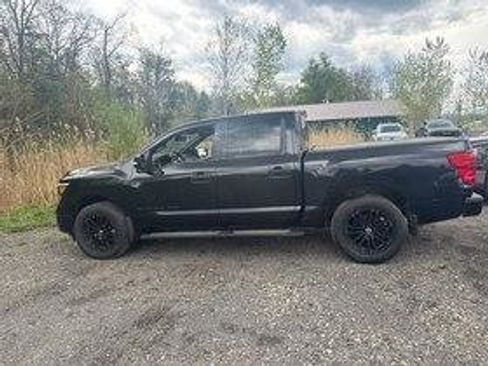 Used 2019 Nissan Titan SV w/ SV Convenience Package AWD/4WD image 4
