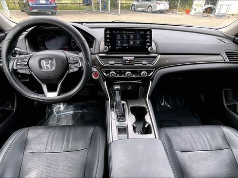 Used 2018 Honda Accord Touring image 15