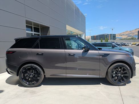 New 2025 Land Rover Range Rover Sport Dynamic SE image 4