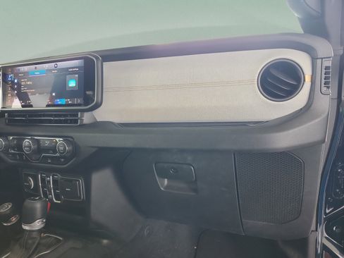 Used 2025 Jeep Gladiator Sport AWD/4WD image 19