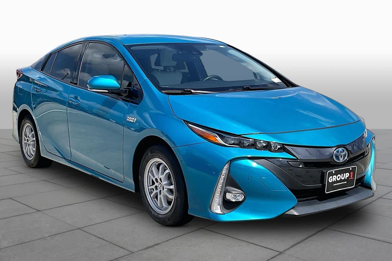 Used 2017 Toyota Prius Prime Advanced w/ Preferred Accessory Package FWD image 3