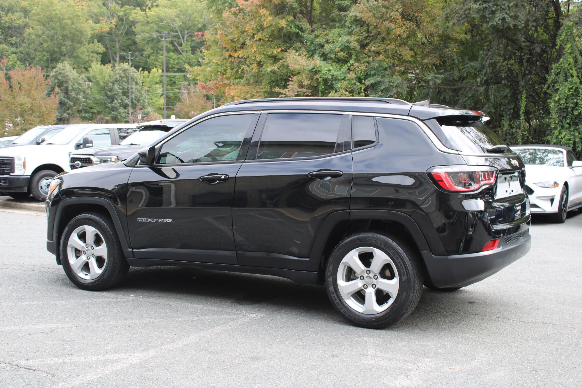 Used 2021 Jeep Compass Latitude FWD image 4
