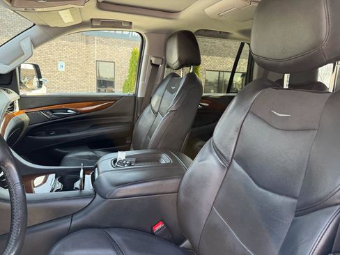 Used 2020 Cadillac Escalade Premium Luxury w/ Escalade Sport Edition image 12
