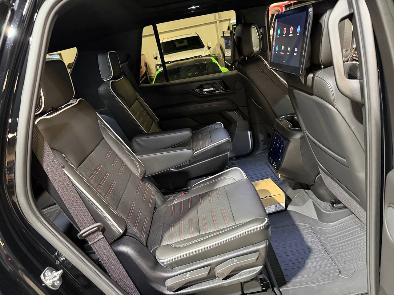 Used 2026 GMC Yukon AT4 Ultimate w/ LPO, Floor Liner Package AWD/4WD image 15