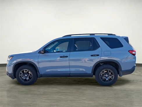 Certified 2025 Honda Pilot TrailSport image 2