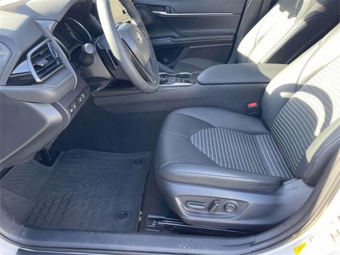 Used 2024 Toyota Camry SE image 14