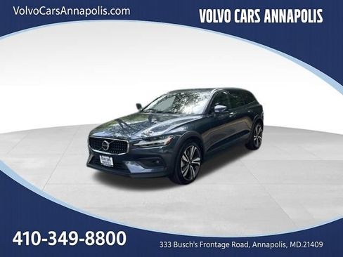 Certified 2025 Volvo V60 B5 Cross Country Plus AWD/4WD image 4