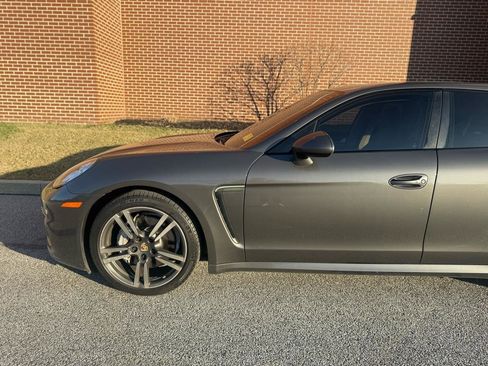 Used 2016 Porsche Panamera S image 8