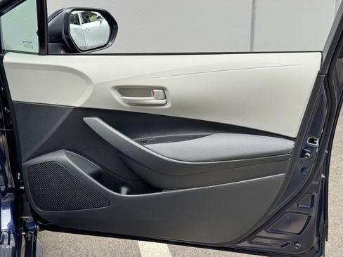 Used 2025 Toyota Corolla LE FWD image 41