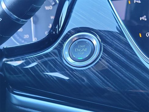 Used 2025 Cadillac XT6 Premium Luxury w/ Technology Package image 16