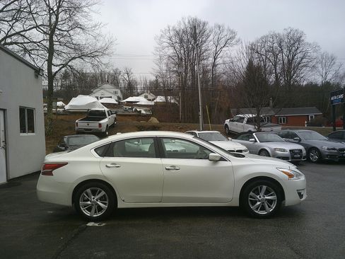 Used 2013 Nissan Altima 2.5 SV image 4