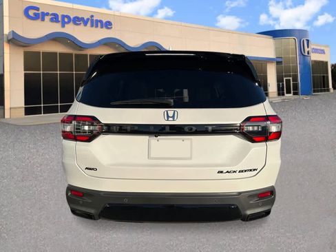 New 2026 Honda Pilot Black Edition image 4