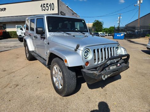 Used 2012 Jeep Wrangler Unlimited Sahara AWD/4WD image 7